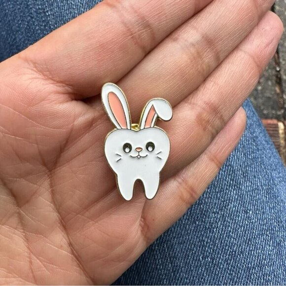 ✨Enamel Pin Tooth Teeth Oral Health Cartoon Rabbit shaped Care Dentist Oz New✨ - Picture 2 of 7